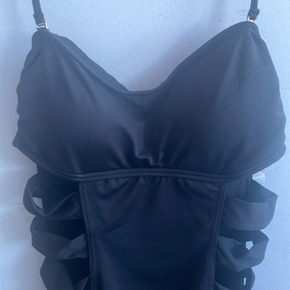 Kenneth Cole Reaction Black 1 pc. Bathing suit. Adjustable and extra strap Small - Picture 5 of 12